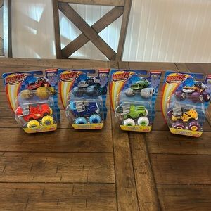 Blaze and the Monster Machines 4 pack Bundle size 1:64